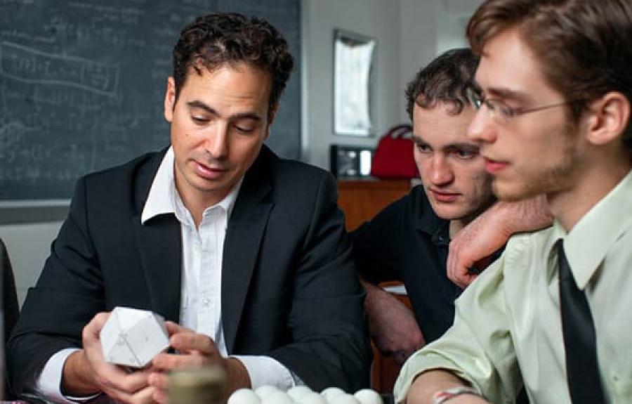 Itai Cohen with students