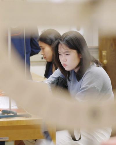 research on physics teaching Students in Physics class
